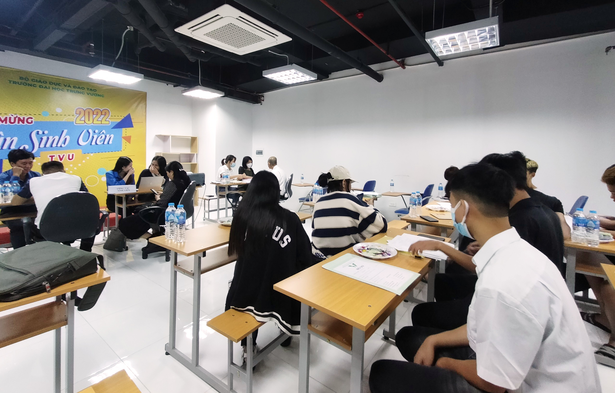 Trường Đại học Trưng Vương  tổ chức nhập học cho tân sinh viên Khoá 13