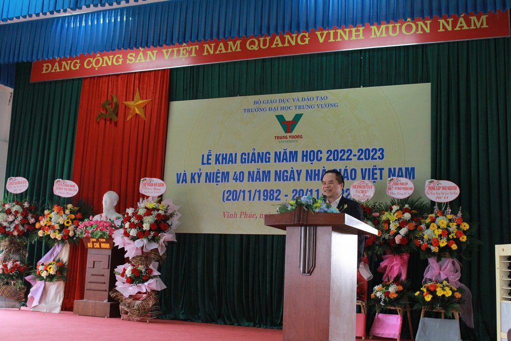 Lễ khai giảng năm học 2022 - 2023 và kỷ niệm 40 năm Ngày Nhà giáo Việt Nam 20/11/1982 - 20/11/2022 đầy cảm xúc của thầy trò trường Đại học Trưng Vương