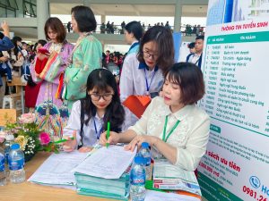 Các bạn học sinh quan tâm và lựa chọn ngành học tại Trưng Vương