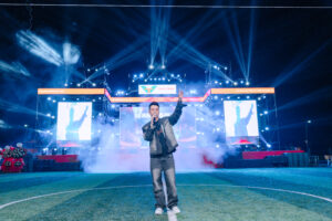 Ca sĩ Đình Dũng và loạt bài hát hit trong đêm Đại nhạc hội TV-UNI 2025