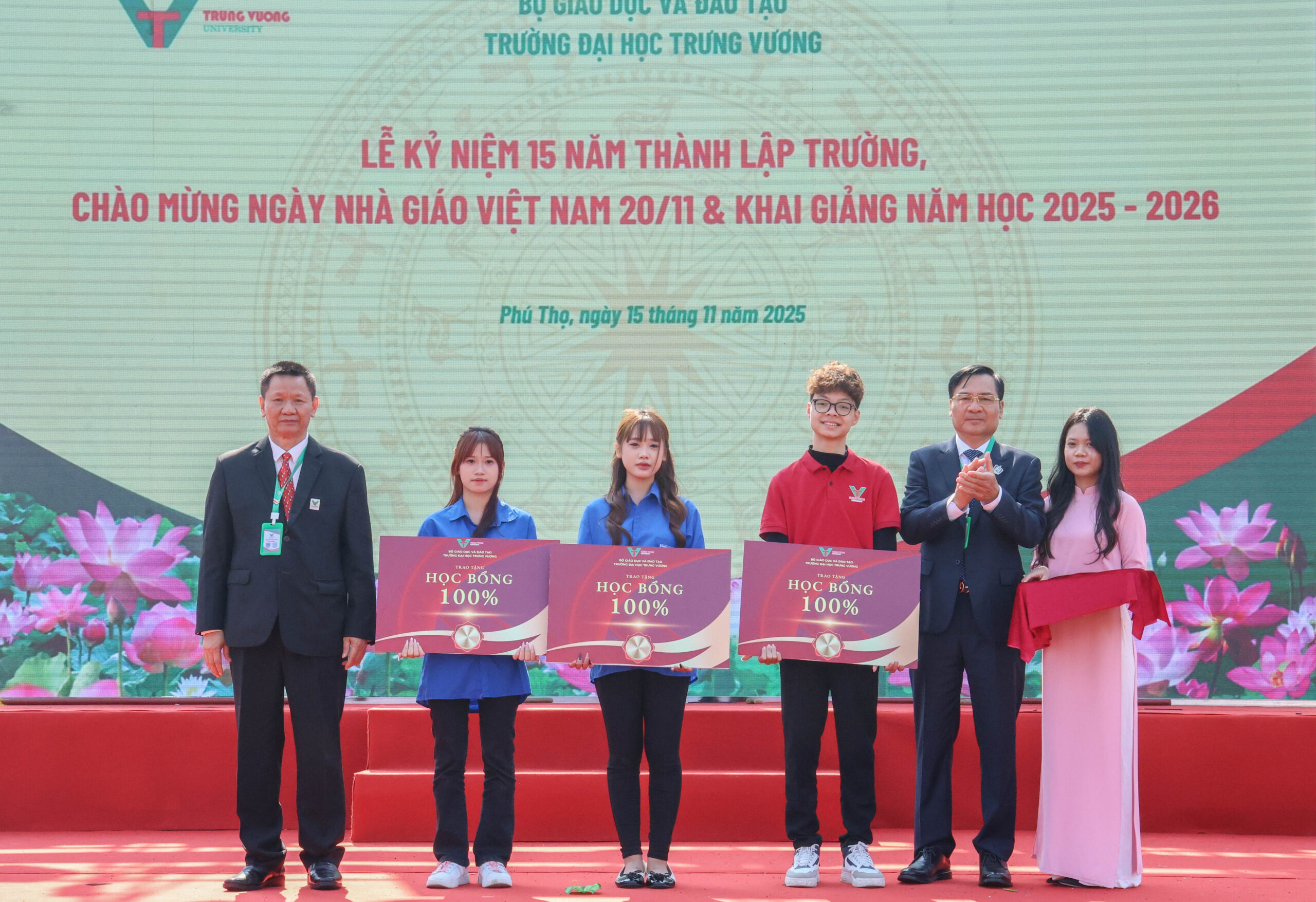 Trường Đại học Trưng Vương – Đồng hành cùng sinh viên khóa 17 (2026 – 2029) với học bổng giá trị và quà tặng nhập học hấp dẫn