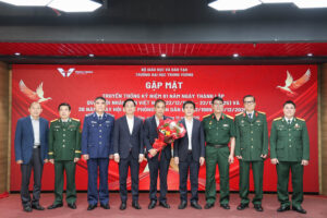 Trường Đại học Trưng Vương long trọng tổ chức gặp mặt truyền thống kỷ niệm Ngày thành lập Quân đội Nhân dân Việt Nam và Ngày Hội Quốc phòng toàn dân