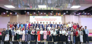 Trường Đại học Trưng Vương tôn vinh những người truyền lửa: Trao giấy khen cán bộ, giảng viên xuất sắc giai đoạn 2021-2025 và năm học 2024-2025