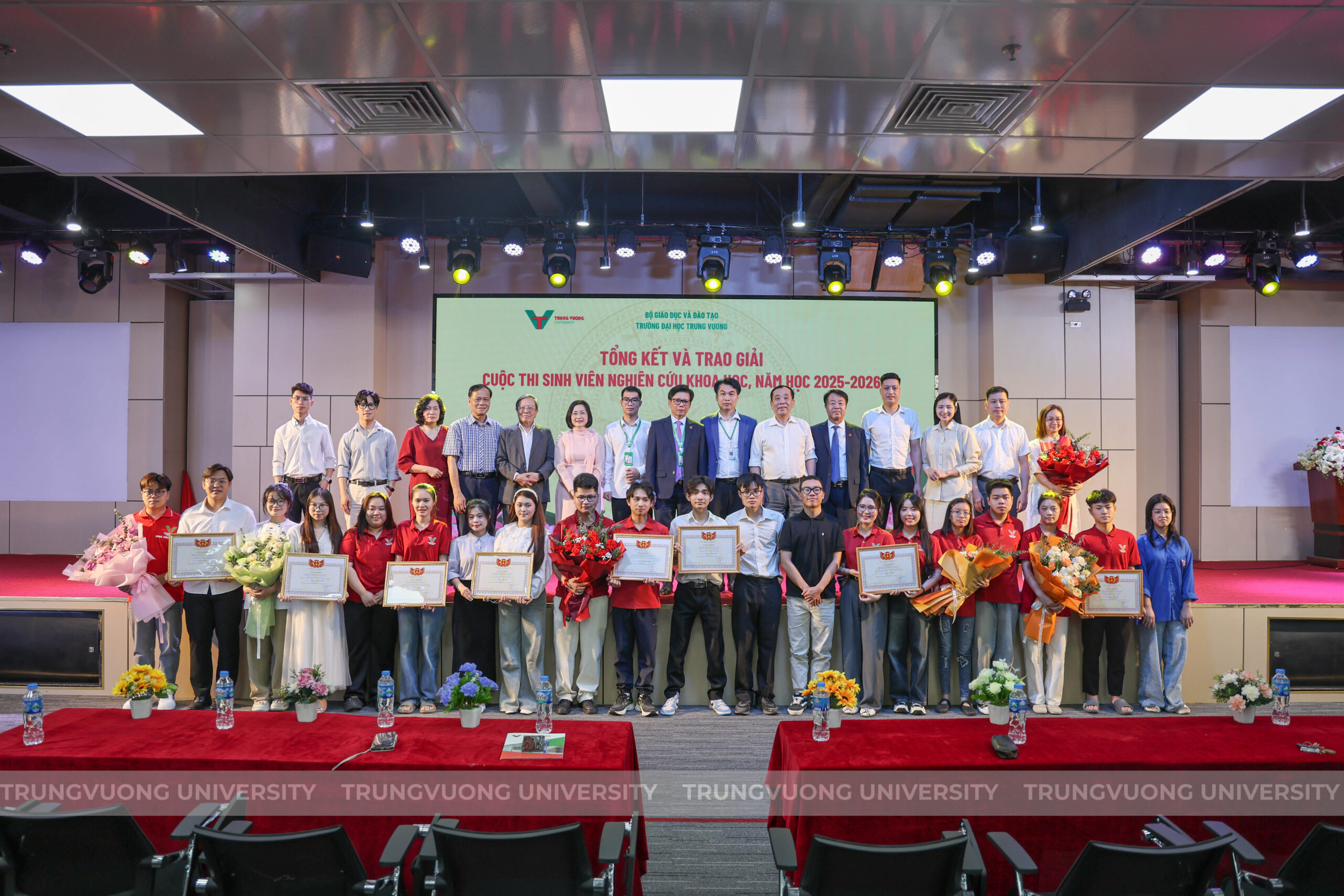 CHƯƠNG TRÌNH TỔNG KẾT VÀ TRAO GIẢI CUỘC THI SINH VIÊN NGHIÊN CỨU KHOA HỌC NĂM HỌC 2025–2026