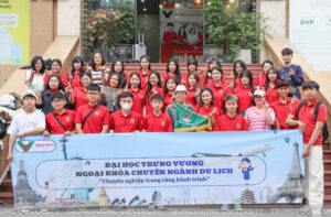 Sinh viên Khoa Du lịch Trường Đại học Trưng Vương hoàn thành chương trình học tập thực tế tại Quảng Ninh và Đông Hưng – Trung Quốc