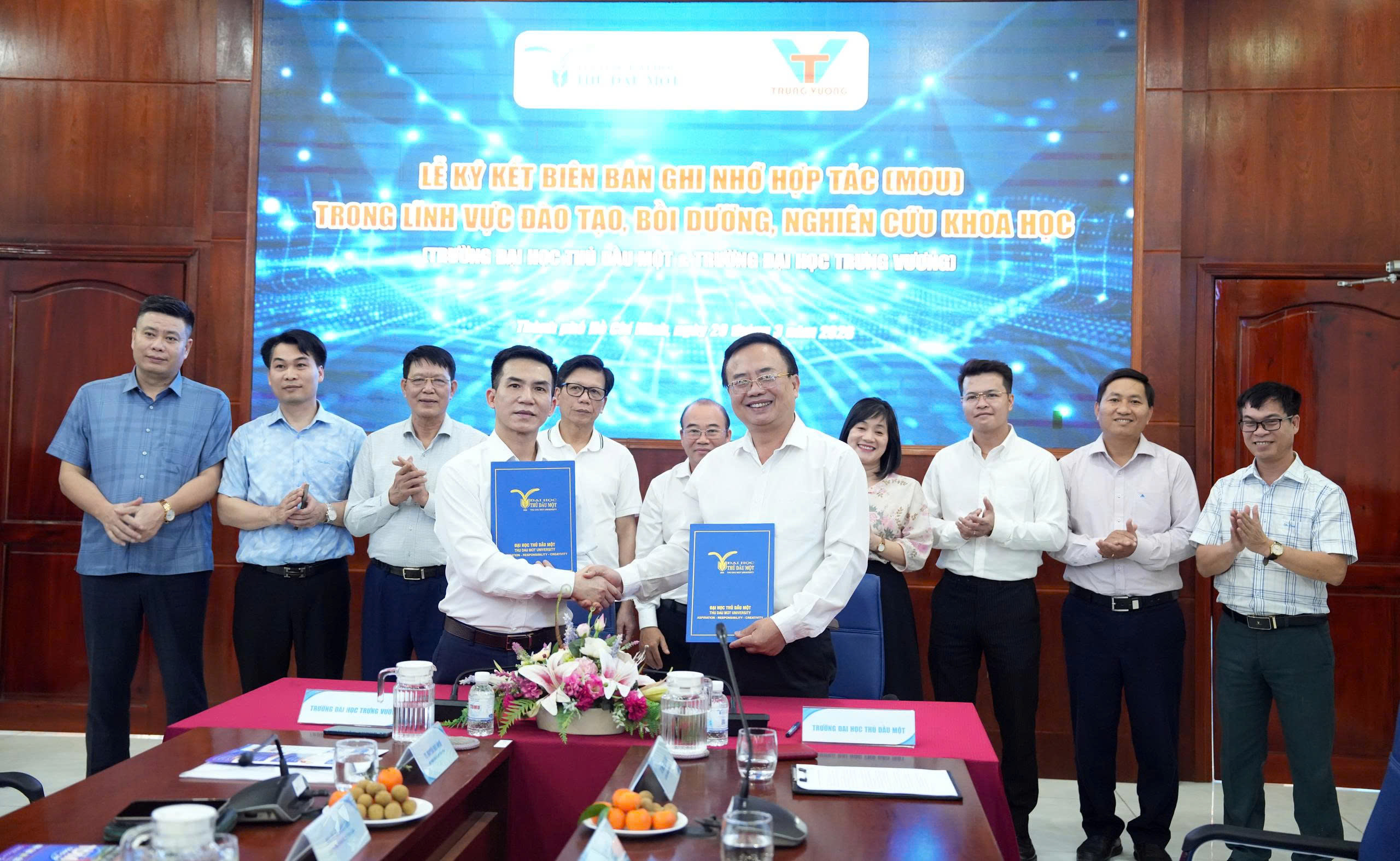 Trường Đại học Trưng Vương ký kết hợp tác toàn diện với Trường Đại học Thủ Dầu Một