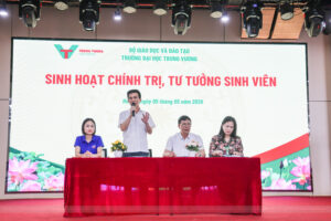 Trường Đại học Trưng Vương tổ chức sinh hoạt tư tưởng, văn hoá sinh viên ngày 05/05