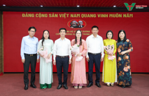 Trường Đại học Trưng Vương tổ chức Lễ kết nạp Đảng viên mới