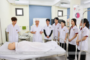 Hợp tác đào tạo nhân lực ngành điều dưỡng giữa Bệnh viện Đa khoa Vĩnh Phúc và Trường Đại học Trưng Vương
