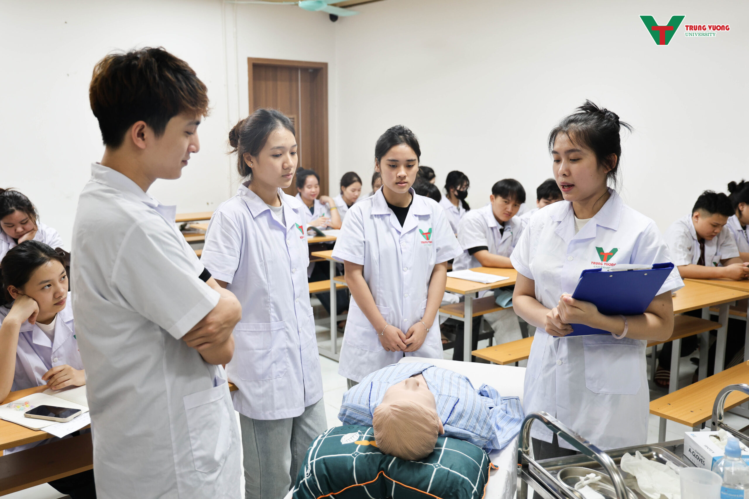 Trường Đại học Trưng Vương: Khoa Điều dưỡng TVU chú trọng thực hành nâng cao kỹ năng chuyên môn
