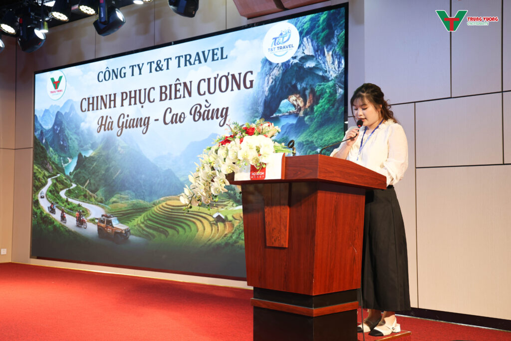 Khoa Du lịch thực hành ra mắt tour vùng biên giới Khoa Du lịch thực hành ra mắt tour vùng biên giới