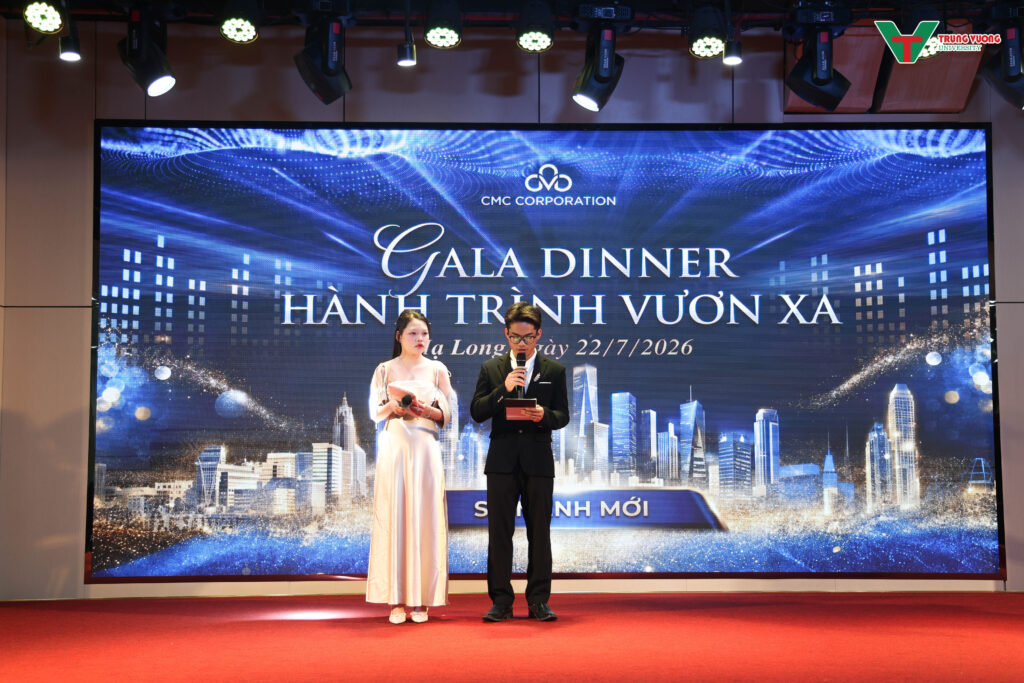 Khoa Du lịch tổ chức Gala Dinner "Hành trình vươn xa" 