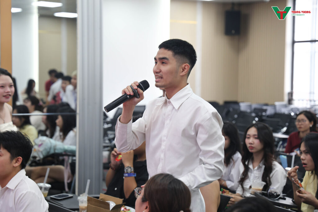Khoa Du lịch tổ chức Gala Dinner "Hành trình vươn xa" 