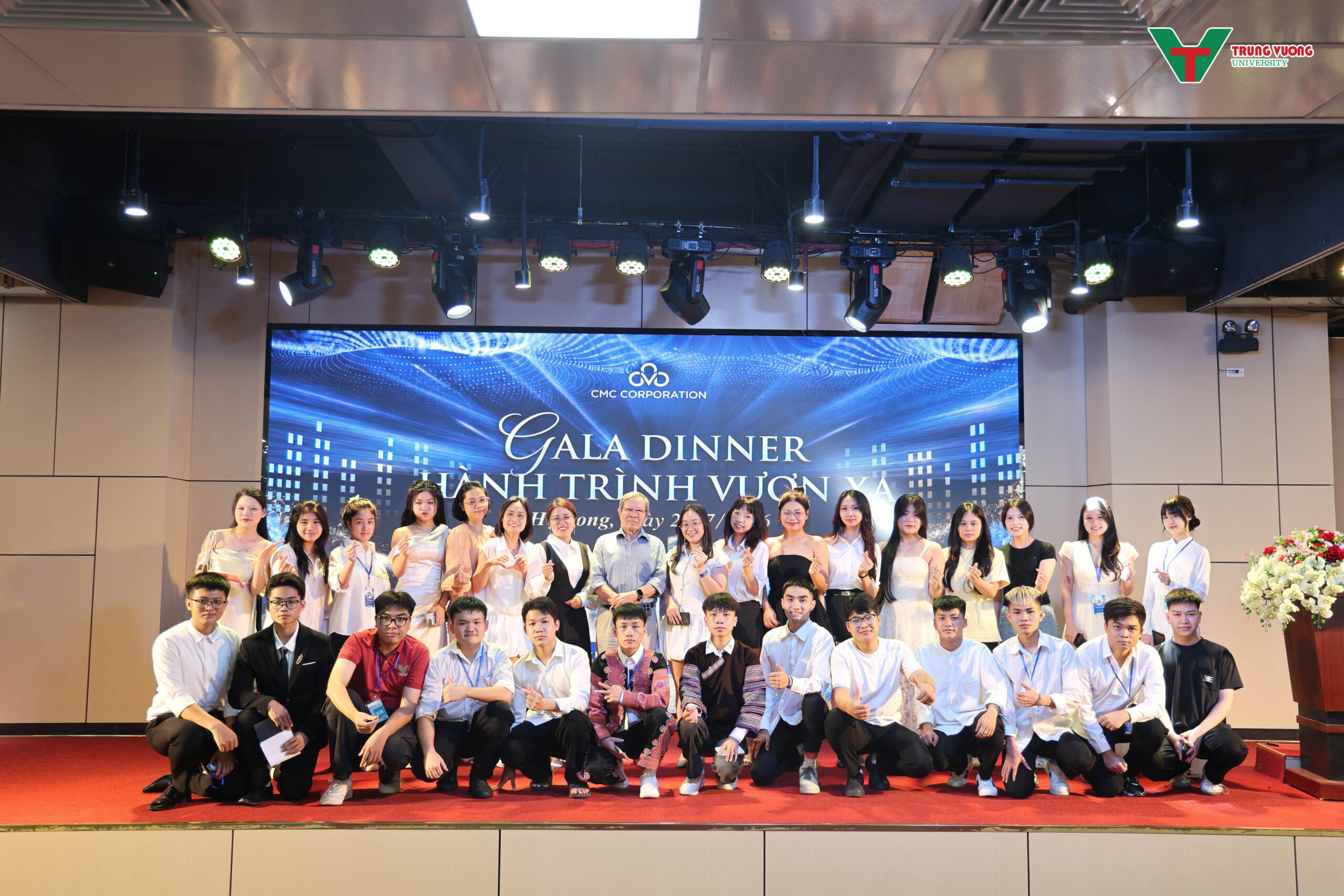 Gala Dinner “Hành trình vươn xa” – Bài thực hành khép lại chuỗi sự kiện của sinh viên Khoa Du lịch 