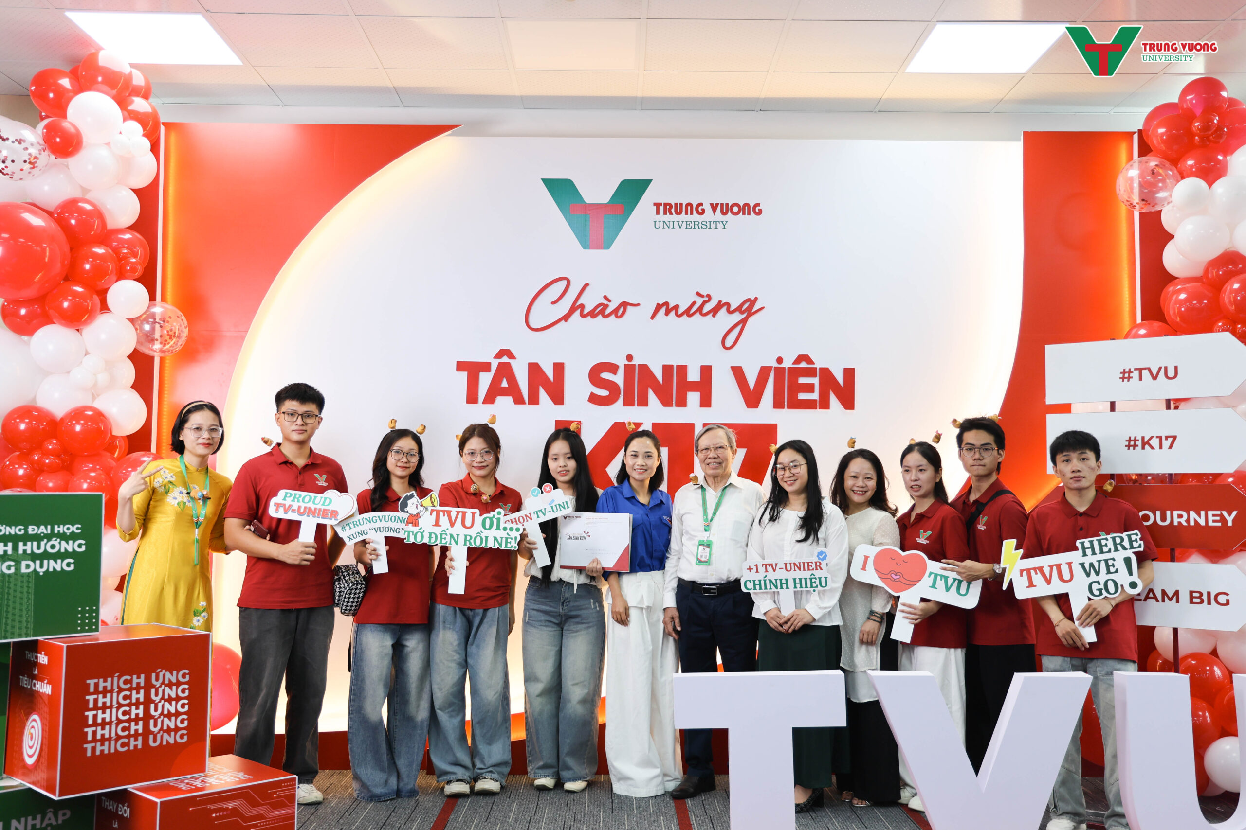 Ngày hội nhập học K17 tại Trường Đại học Trưng Vương: Khởi đầu hành trình mới với những ước mơ lớn