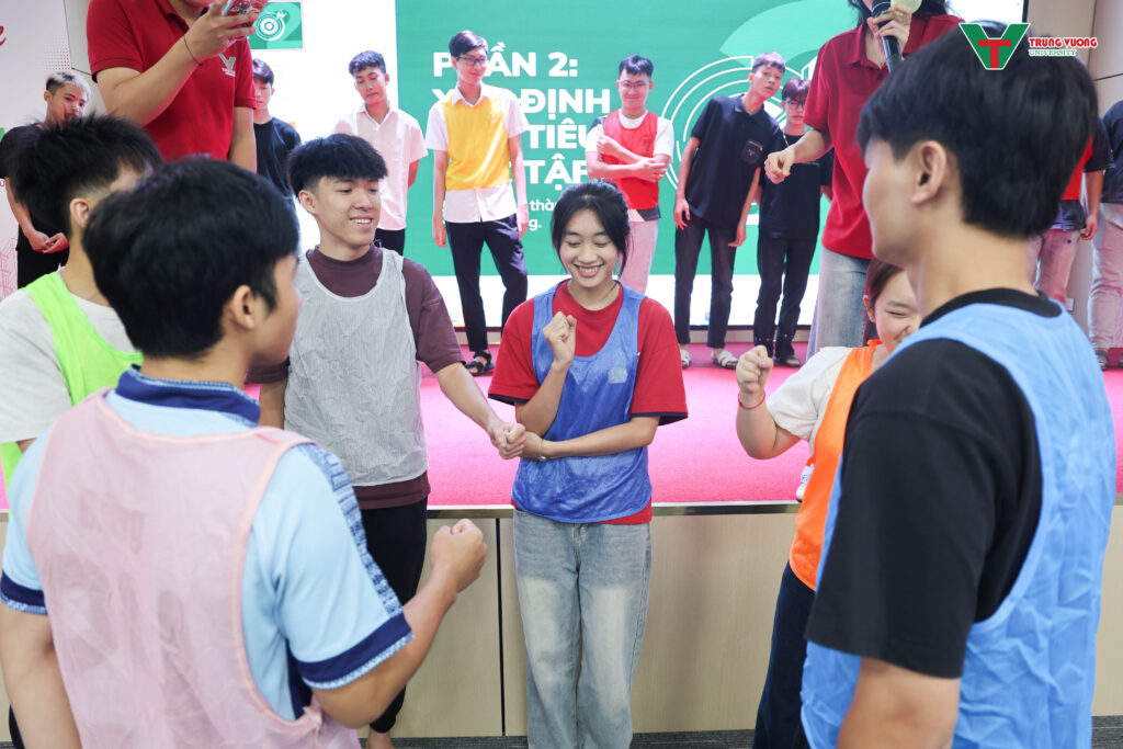 Tuần sinh hoạt công dân sinh viên K17 khởi động đầy cảm hứng Tuần sinh hoạt công dân sinh viên K17 khởi động đầy cảm hứng