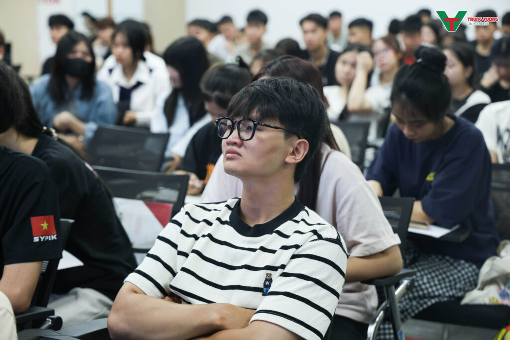 Tuần sinh hoạt công dân sinh viên K17 tại TVU 