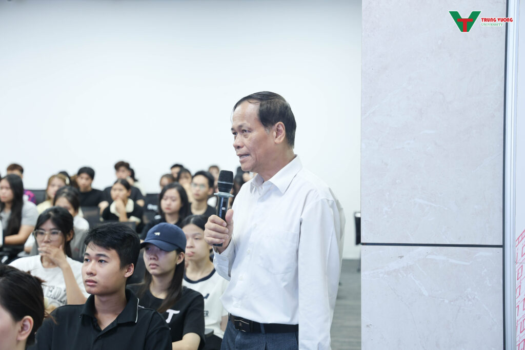 Tuần sinh hoạt công dân sinh viên K17 tại TVU 