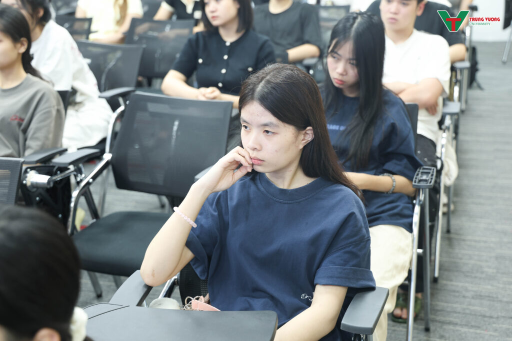 Tuần sinh hoạt công dân sinh viên K17 tại TVU 