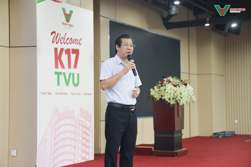 Tuần sinh hoạt công dân sinh viên K17 tại TVU 