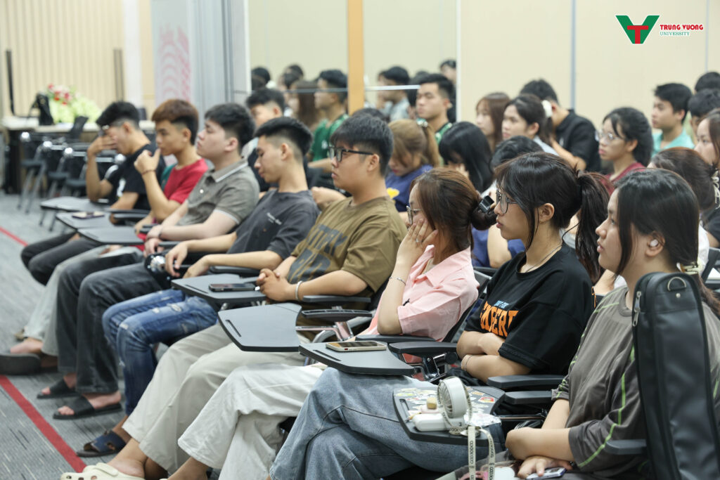 Tuần sinh hoạt công dân sinh viên K17 tại TVU 