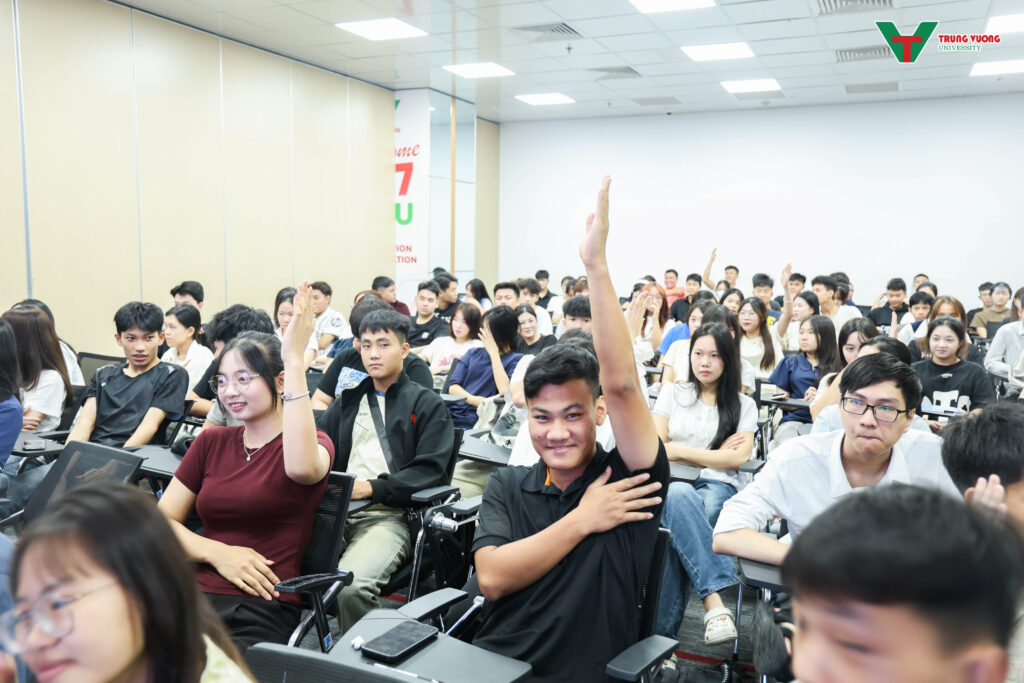 Tuần sinh hoạt công dân sinh viên K17 tại TVU 