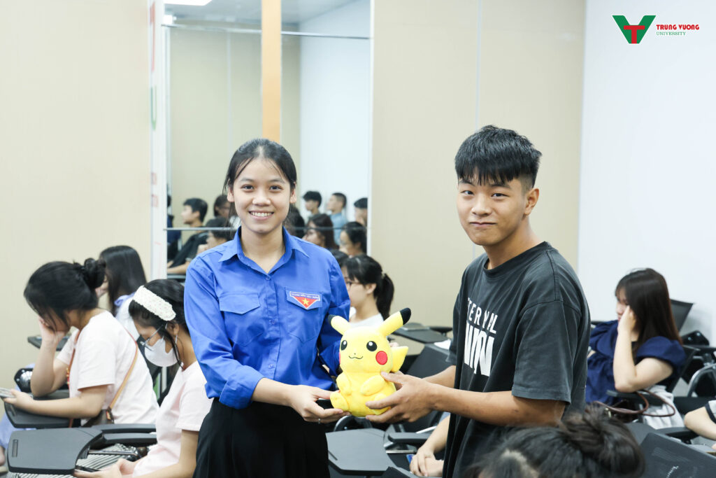 Tuần sinh hoạt công dân sinh viên K17 tại TVU 