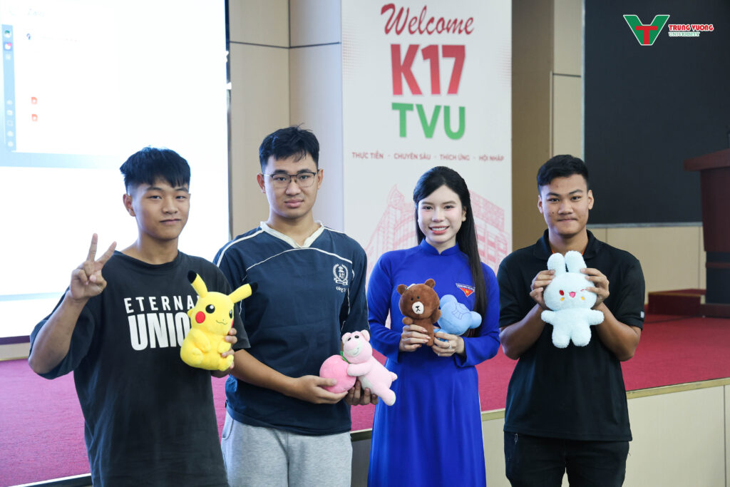 Tuần sinh hoạt công dân sinh viên K17 tại TVU 