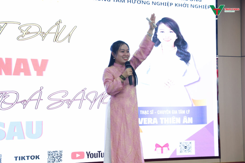 Tuần sinh hoạt công dân sinh viên K17 tại TVU 