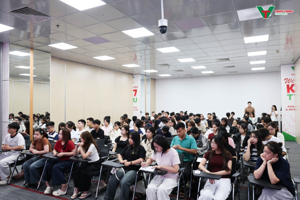Tuần sinh hoạt công dân sinh viên K17 tại TVU 