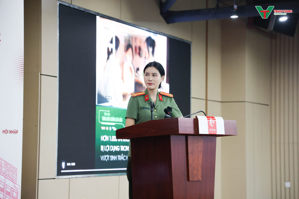 Tuần sinh hoạt công dân sinh viên K17 tại TVU 