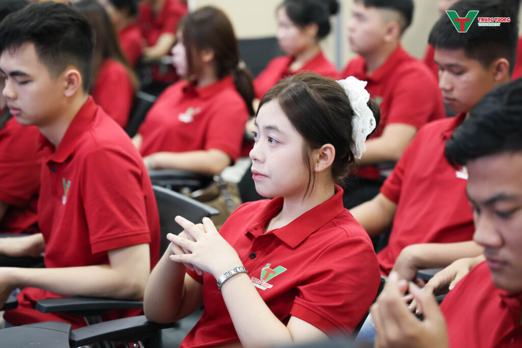 Tuần sinh hoạt công dân sinh viên K17 tại TVU 