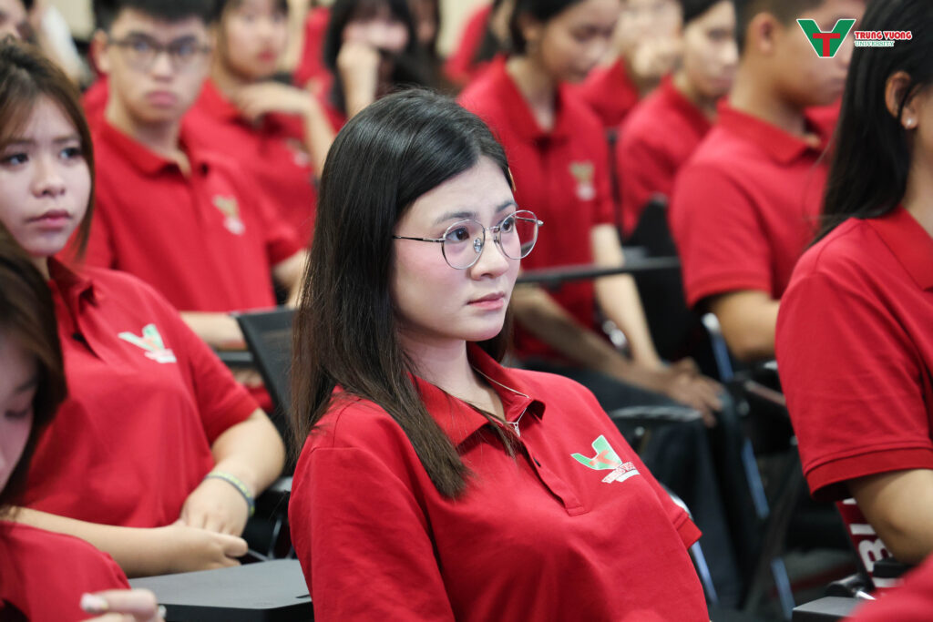 Tuần sinh hoạt công dân sinh viên K17 tại TVU 