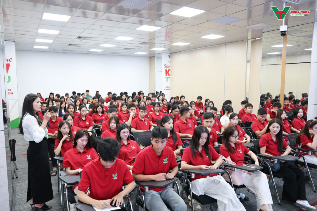 Tuần sinh hoạt công dân sinh viên K17 tại TVU 