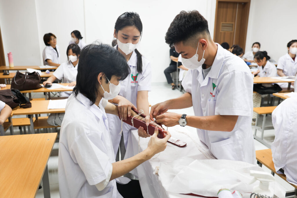 Thực hành doanh nghiệp: Lợi thế đào tạo tại TVU Thực hành doanh nghiệp: Lợi thế đào tạo tại TVU