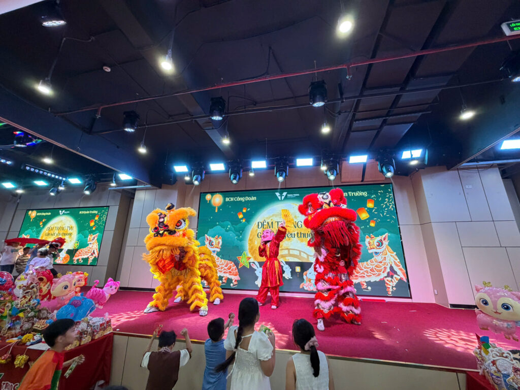Tết Trung thu gắn kết tại Trường Đại học Trưng Vương Tết Trung thu gắn kết tại Trường Đại học Trưng Vương