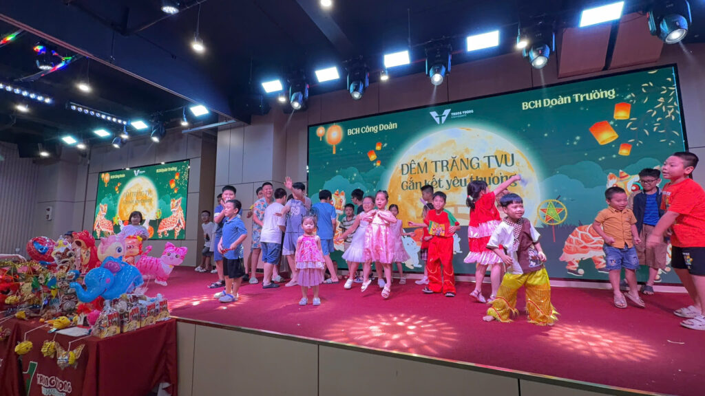 Tết Trung thu gắn kết tại Trường Đại học Trưng Vương Tết Trung thu gắn kết tại Trường Đại học Trưng Vương