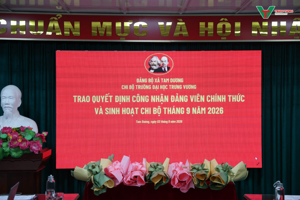 Trao quyết định công nhận đảng viên Trao quyết định công nhận đảng viên
