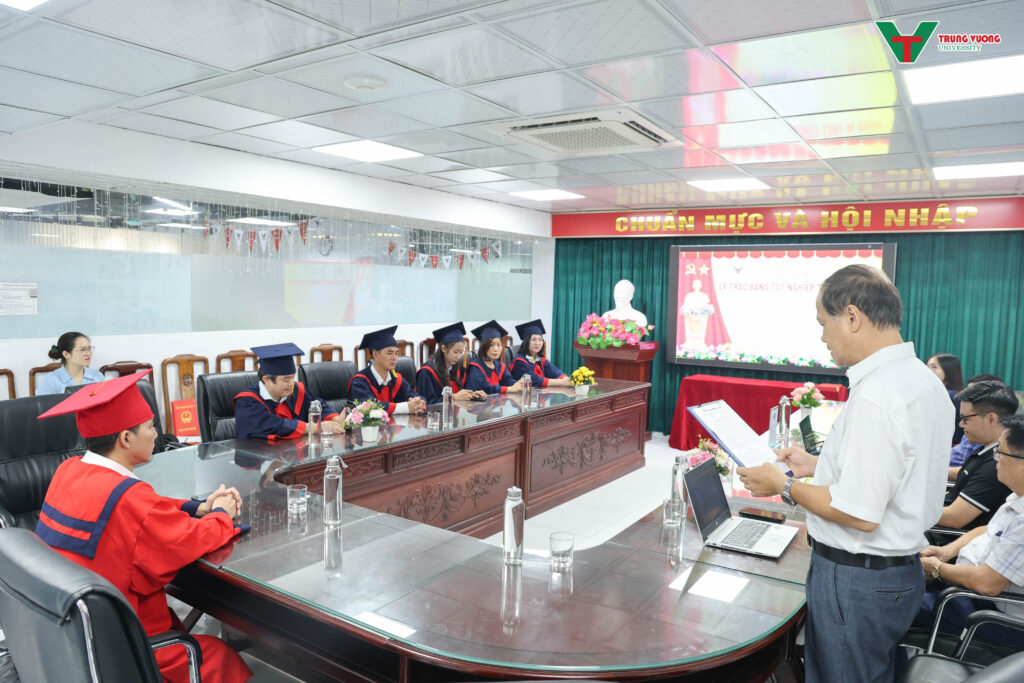 Trường Đại học Trưng Vương trao bằng Thạc sĩ cho học viên năm 2026

