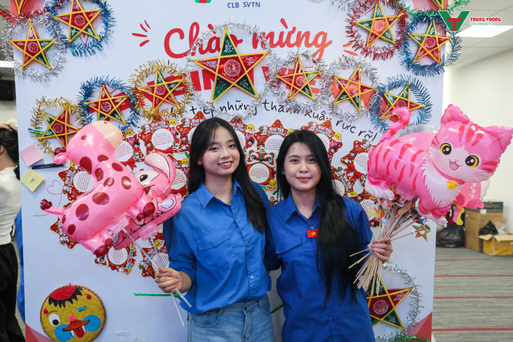Tết Trung thu gắn kết tại Trường Đại học Trưng Vương Tết Trung thu gắn kết tại Trường Đại học Trưng Vương
