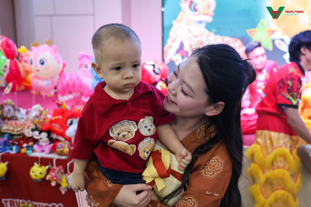 Tết Trung thu gắn kết tại Trường Đại học Trưng Vương Tết Trung thu gắn kết tại Trường Đại học Trưng Vương