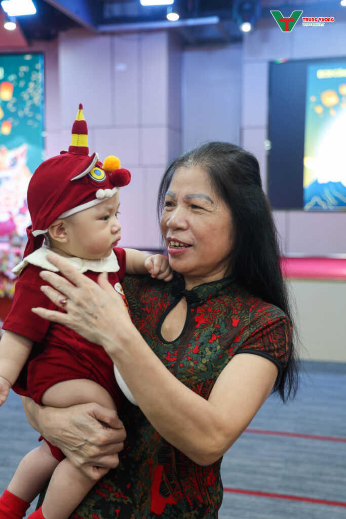 Tết Trung thu gắn kết tại Trường Đại học Trưng Vương Tết Trung thu gắn kết tại Trường Đại học Trưng Vương