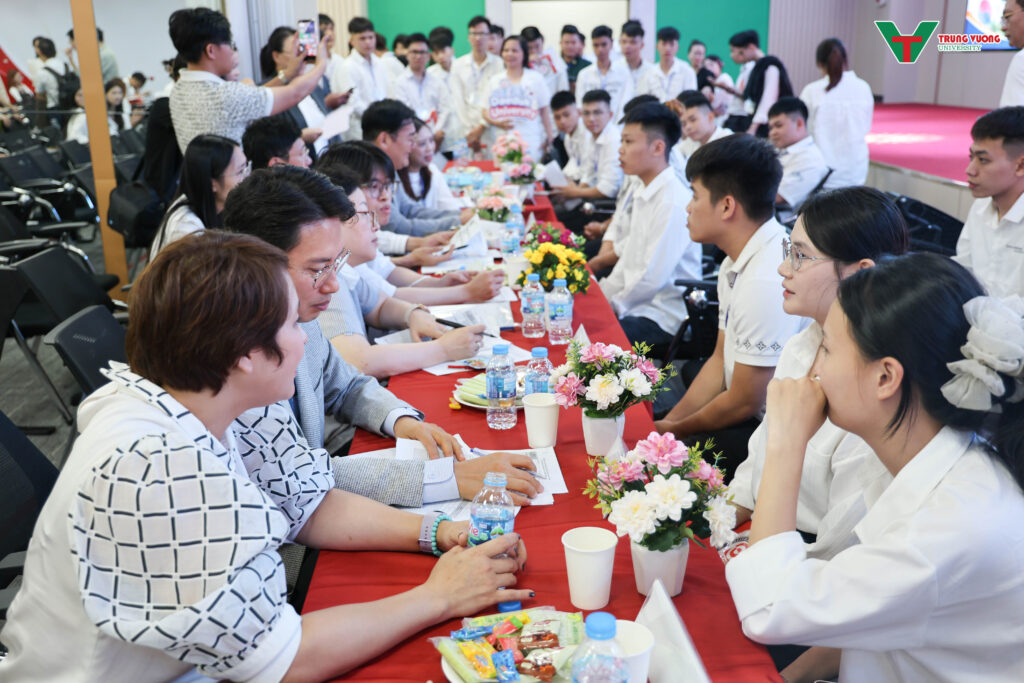 Đại học Daeduk phỏng vấn học bổng tại Trường Đại học Trưng Vương Đại học Daeduk phỏng vấn học bổng tại Trường Đại học Trưng Vương
