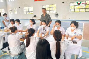 Sinh viên CHDCND Lào Khoa Điều dưỡng Trường Đại học Trưng Vương tham gia thực tập và chăm sóc sức khoẻ cộng đồng