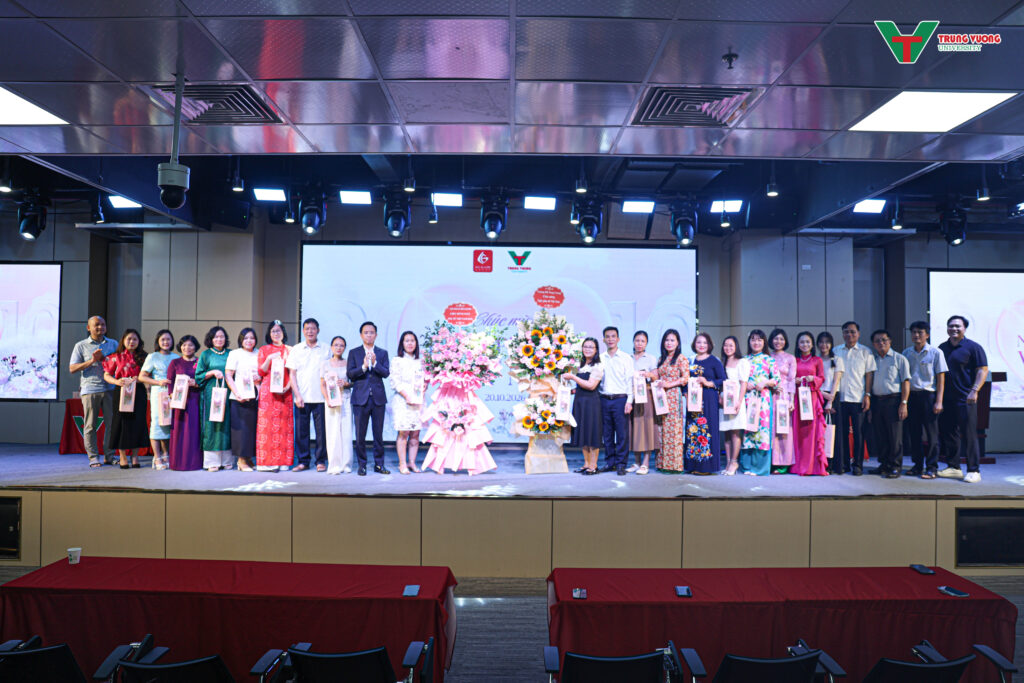 Trường Đại học Trưng Vương tổ chức kỷ niệm 20/10 cùng Tập đoàn Hồ Gươm Trường Đại học Trưng Vương tổ chức kỷ niệm 20/10 cùng Tập đoàn Hồ Gươm