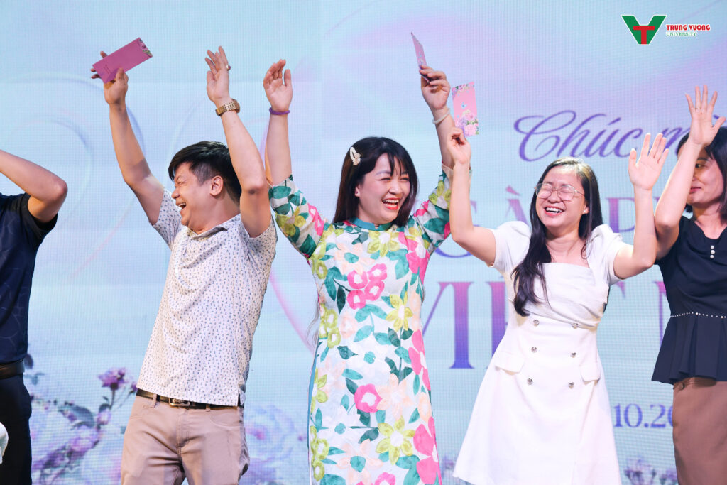 Trường Đại học Trưng Vương tổ chức kỷ niệm 20/10 cùng Tập đoàn Hồ Gươm Trường Đại học Trưng Vương tổ chức kỷ niệm 20/10 cùng Tập đoàn Hồ Gươm