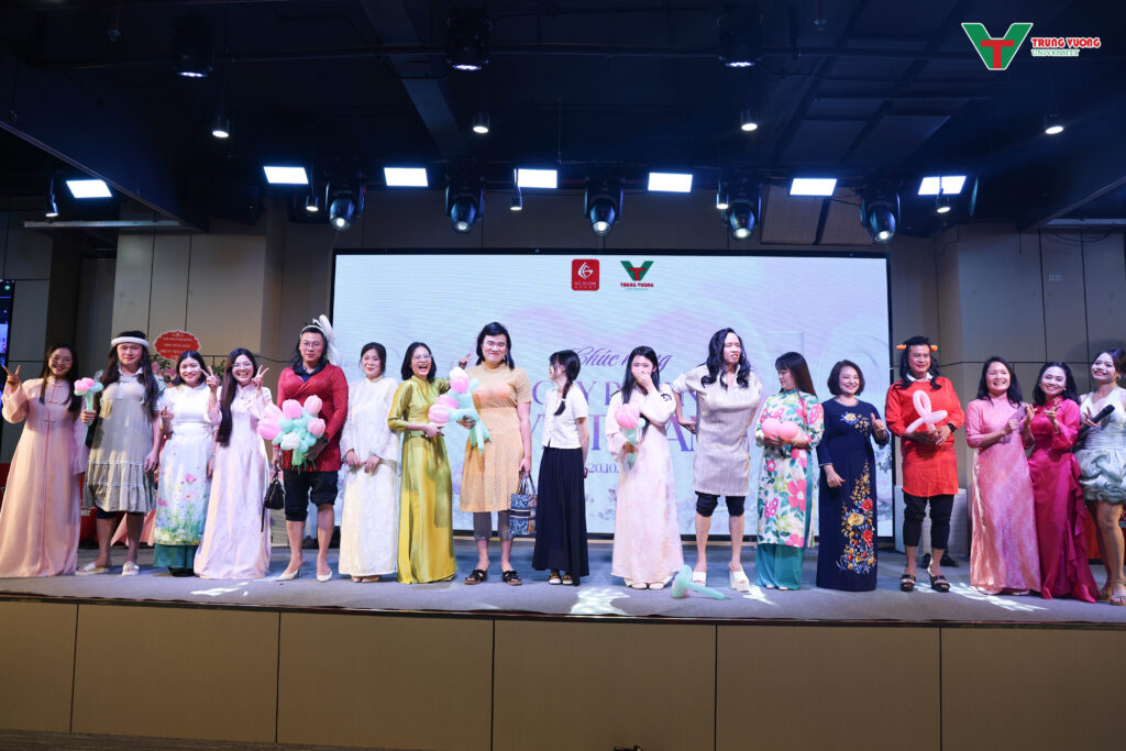 Trường Đại học Trưng Vương tổ chức kỷ niệm 20/10 cùng Tập đoàn Hồ Gươm Trường Đại học Trưng Vương tổ chức kỷ niệm 20/10 cùng Tập đoàn Hồ Gươm