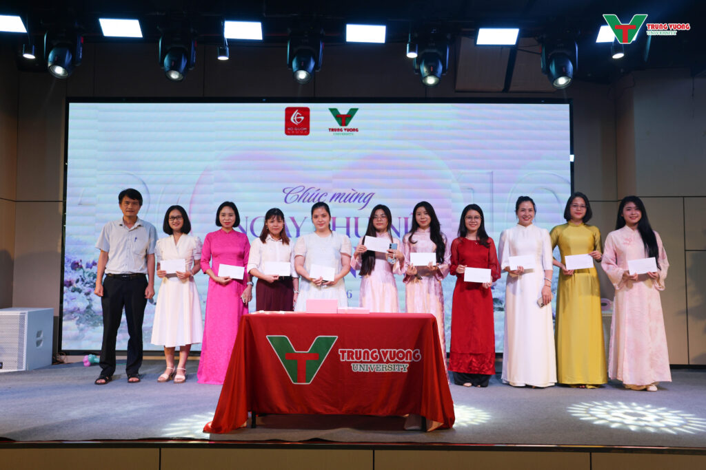 Trường Đại học Trưng Vương tổ chức kỷ niệm 20/10 cùng Tập đoàn Hồ Gươm Trường Đại học Trưng Vương tổ chức kỷ niệm 20/10 cùng Tập đoàn Hồ Gươm