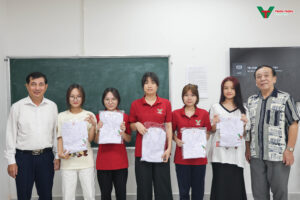 Sinh viên Điều dưỡng TVU K17 nhận áo blouse trắng nhân Ngày Điều dưỡng Việt Nam 26/10