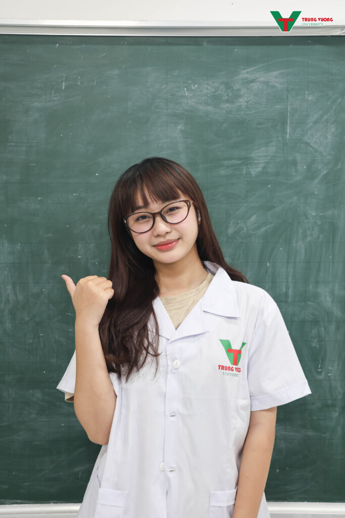 Sinh viên Điều dưỡng TVU K17 nhận áo blouse trắng Sinh viên Điều dưỡng TVU K17 nhận áo blouse trắng